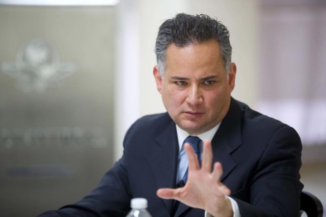 Santiago Nieto renuncia a la UIF por casarse en Guatemala